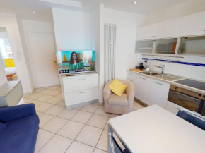 Appartement climatisé avec balcon en plein centre de Menton, proche mer et commerces - FR-1-196-305